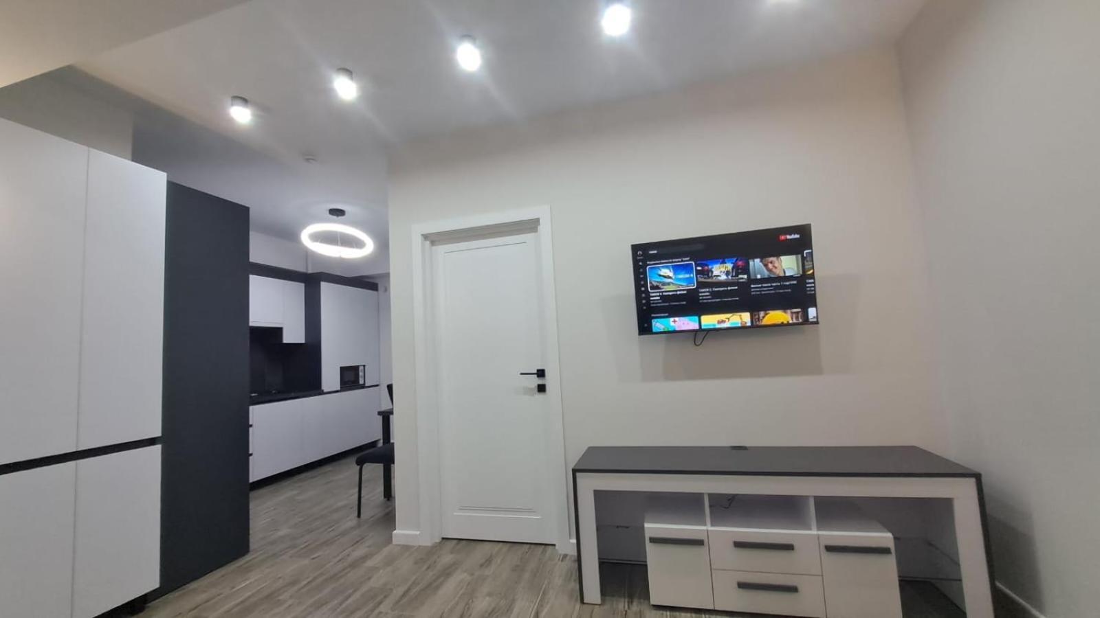 Аэропорт Кишинев 24&24 Appartement Buitenkant foto