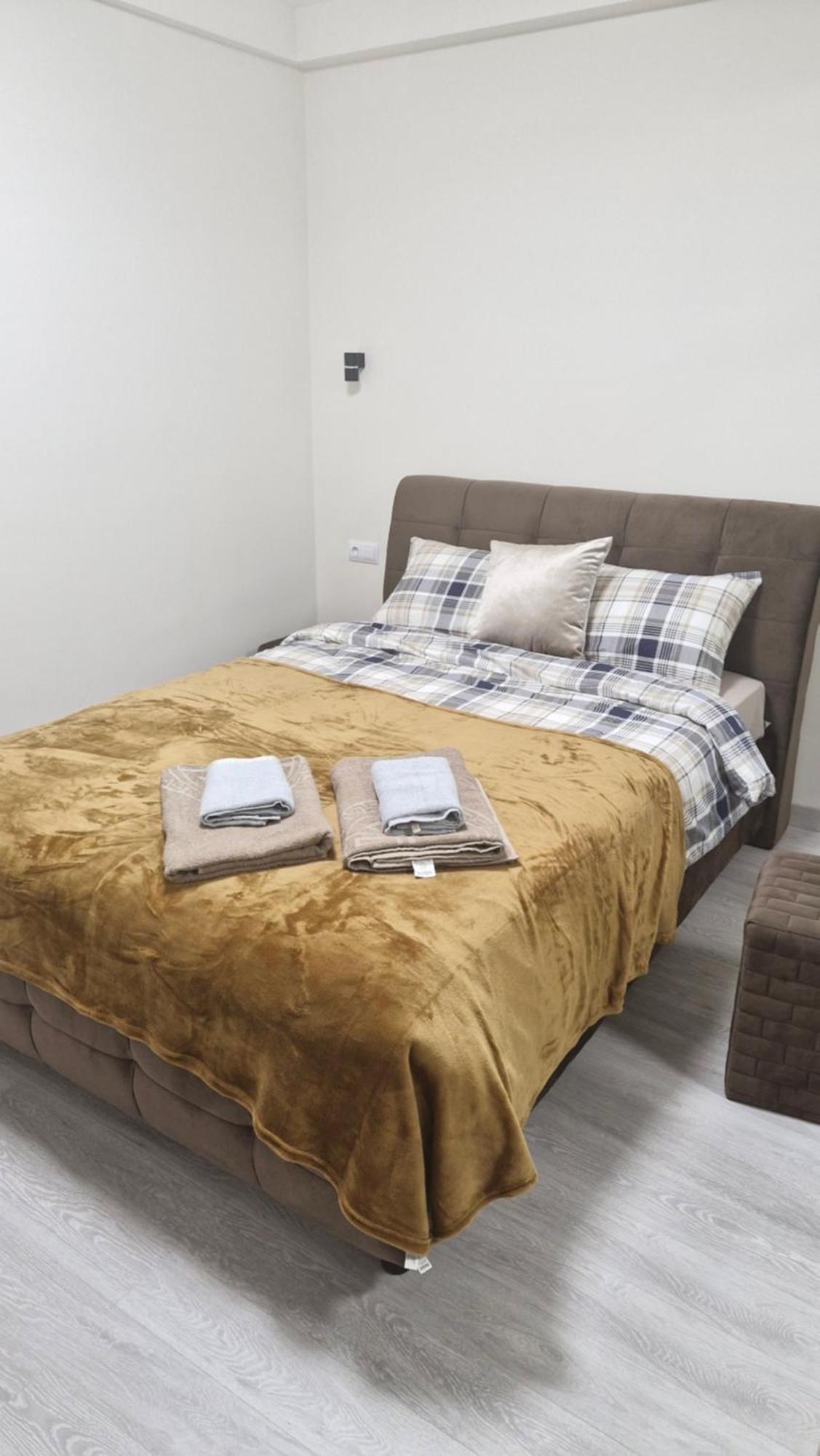 Аэропорт Кишинев 24&24 Appartement Buitenkant foto